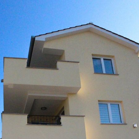 Apartmani Marin Vrbnik Exterior photo