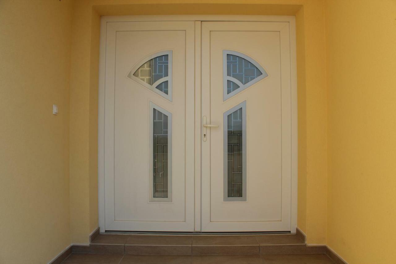 Apartmani Marin Vrbnik Exterior photo